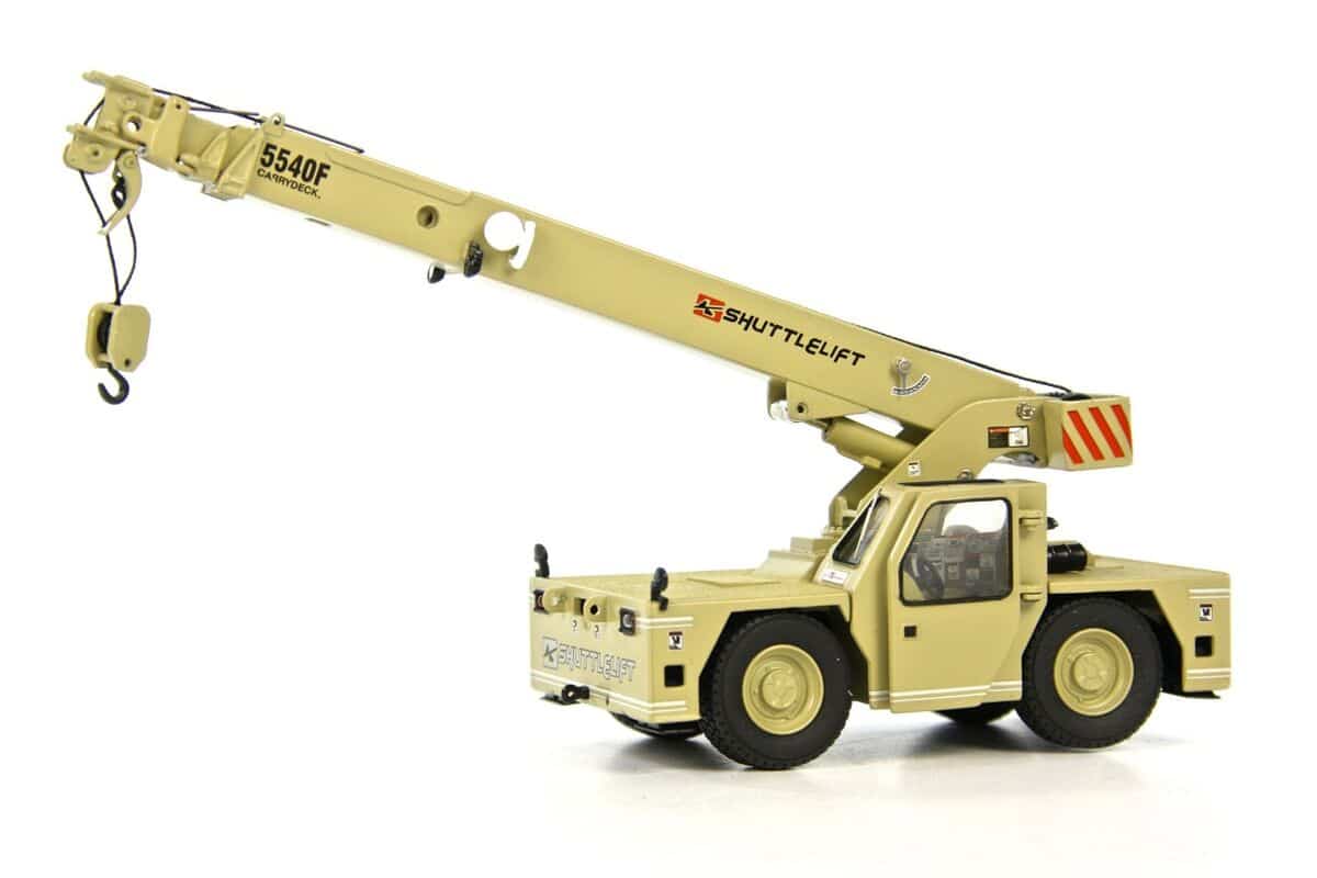 Shuttlelift 5540F by Manitowoc carry deck