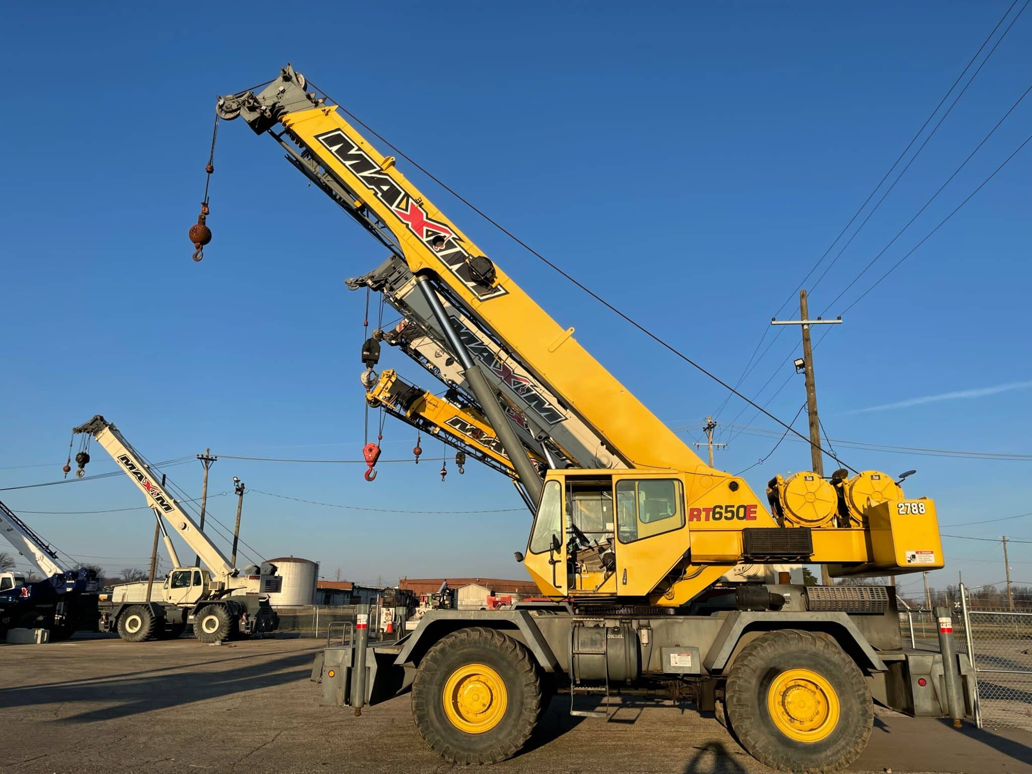 Cranes Drive Success of Infrastructure Projects