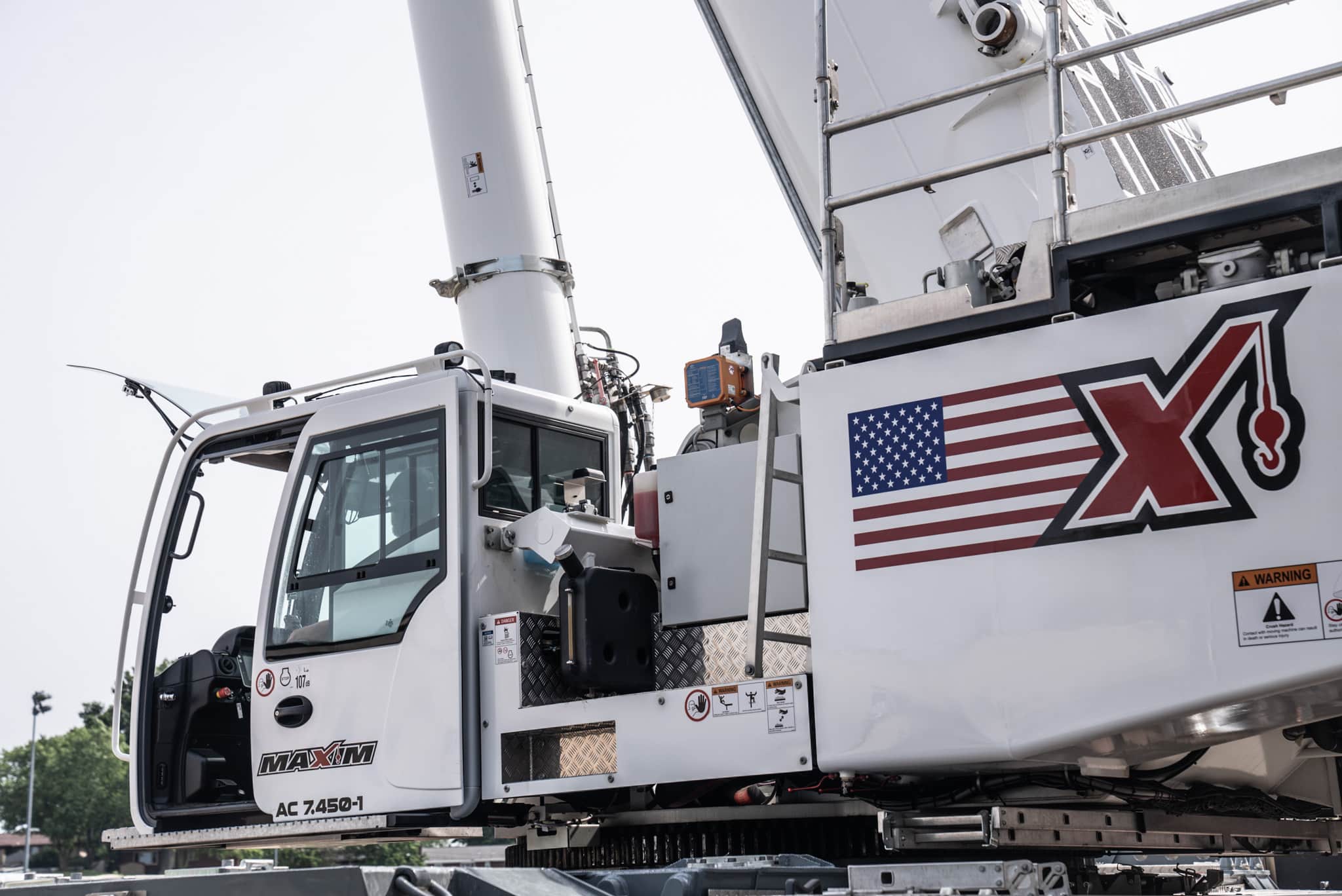 Maxim crane AC 7450-1 features a spacious operator cabin and advanced machinery design.